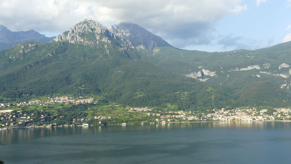 Lecco und der Berg Grigna Settentrionale